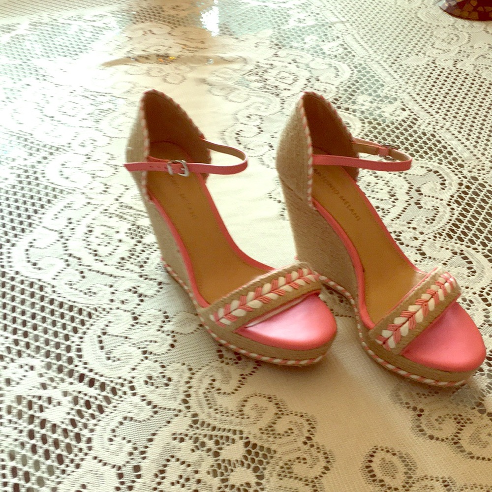Antonio Melani straw,coral platforms